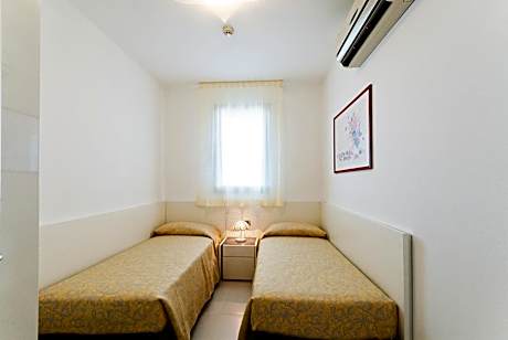 Deluxe Two-Bedroom Apartment (7 Adults)