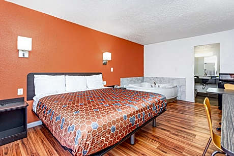 King Bed Non-Smoking with Jetted Tub