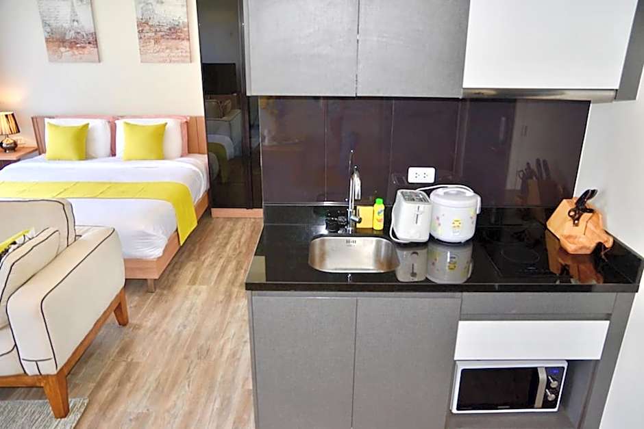 The deck patong 5 Star Apartment 巴东The Deck无边际海景泳池酒店