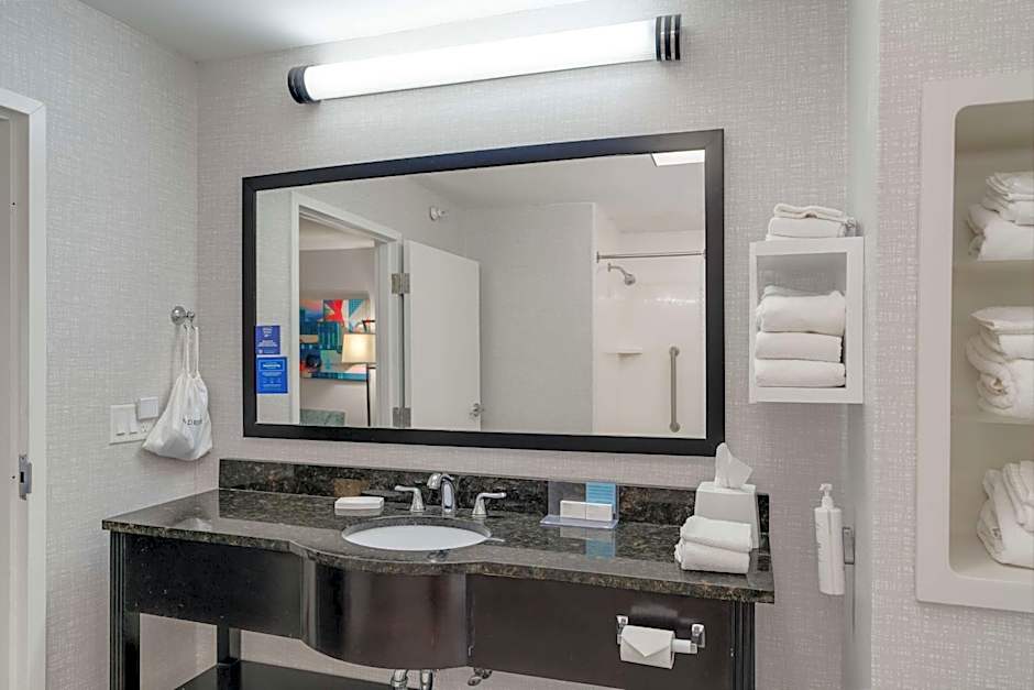 Hampton Inn By Hilton Bloomington West