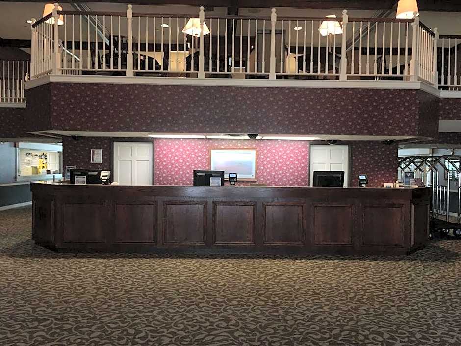 Grand Hinckley Inn