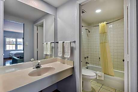 2 Full Beds | Smoking, Micfridge