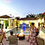 Colony Club Inn & Suites