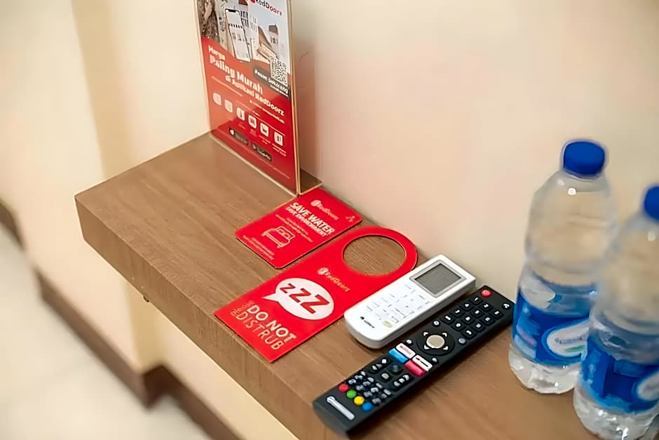 RedDoorz near Stasiun Tangerang