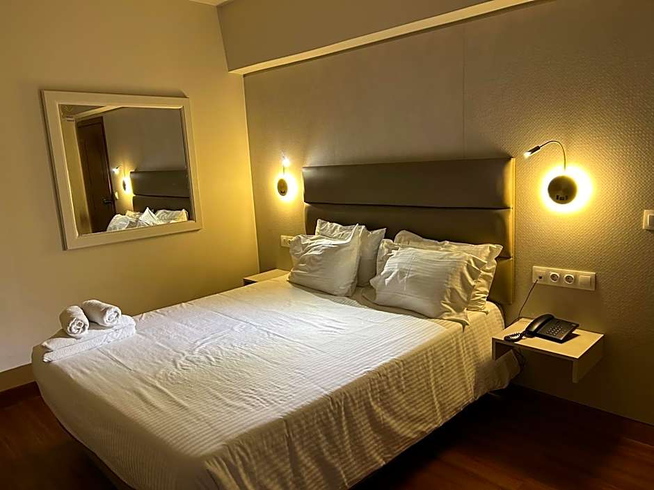 Anemoni Piraeus Hotel