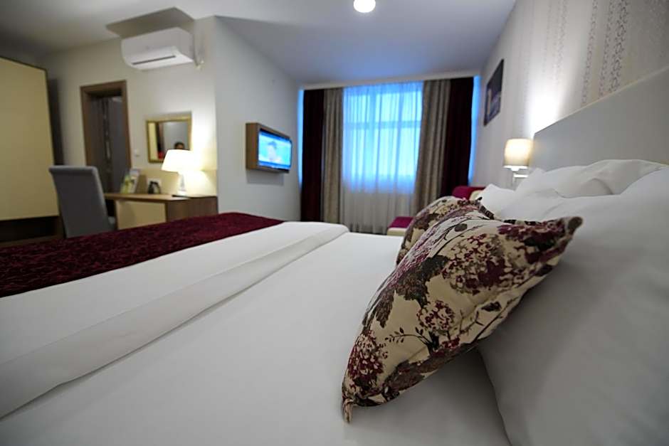 Photo 1 of 4 of Double Room