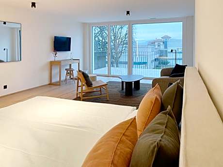 One-Bedroom Apartment with Balcony