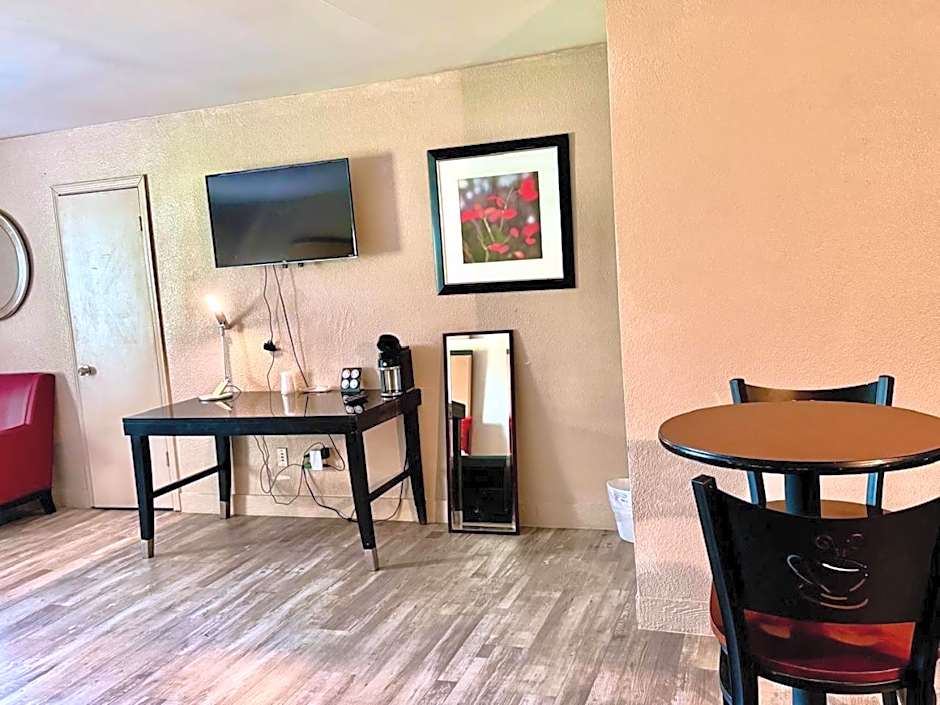 University Inn of Carbondale by Hotel O