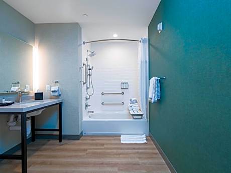 King Room - Accessible/Non-Smoking