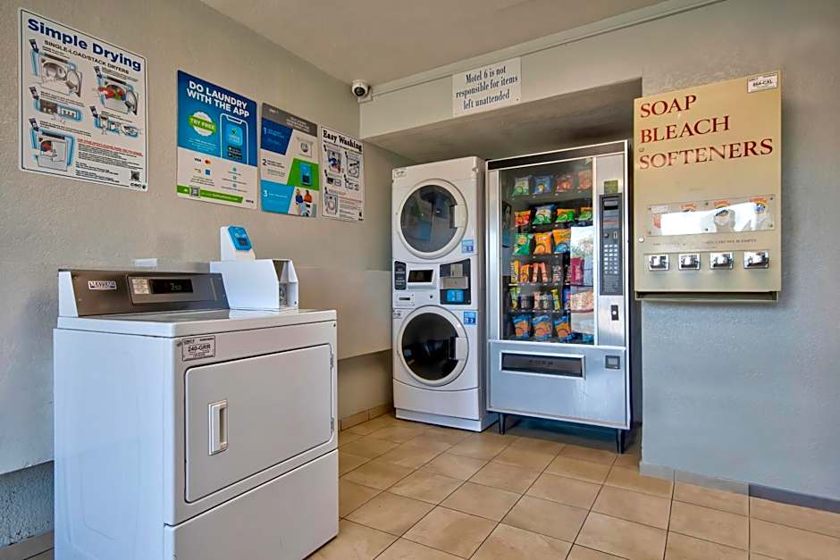 Motel 6-Albuquerque, NM - Carlisle