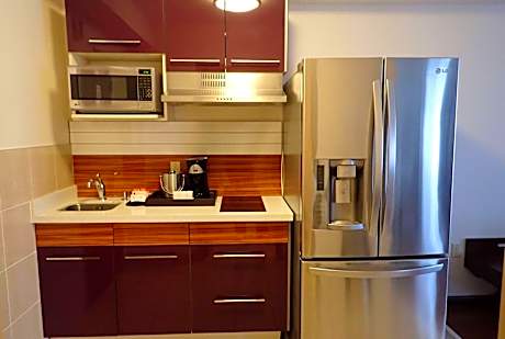 King Room with Kitchenette - Non-Smoking