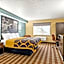 Super 8 by Wyndham Osseo WI