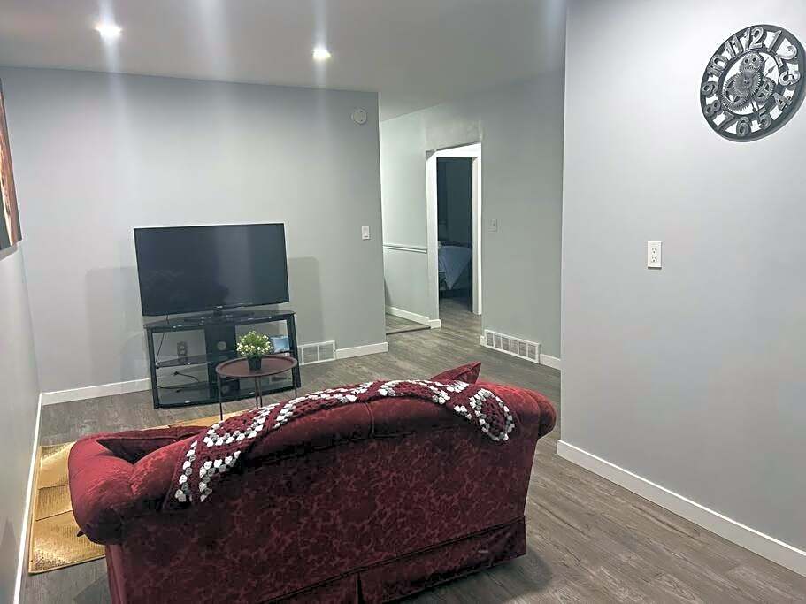 Cute Highland Park Upper B Unit