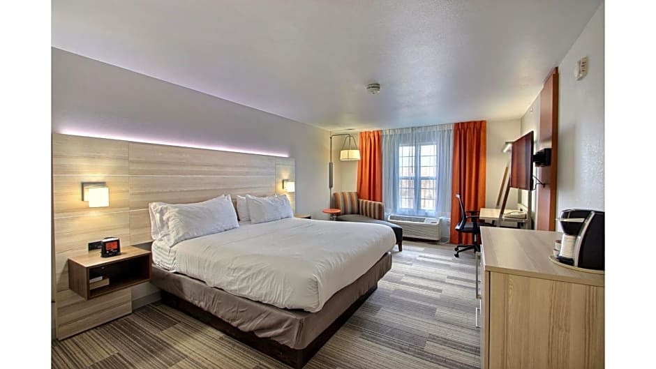 Holiday Inn Express Hotel & Suites Milwaukee Airport By IHG