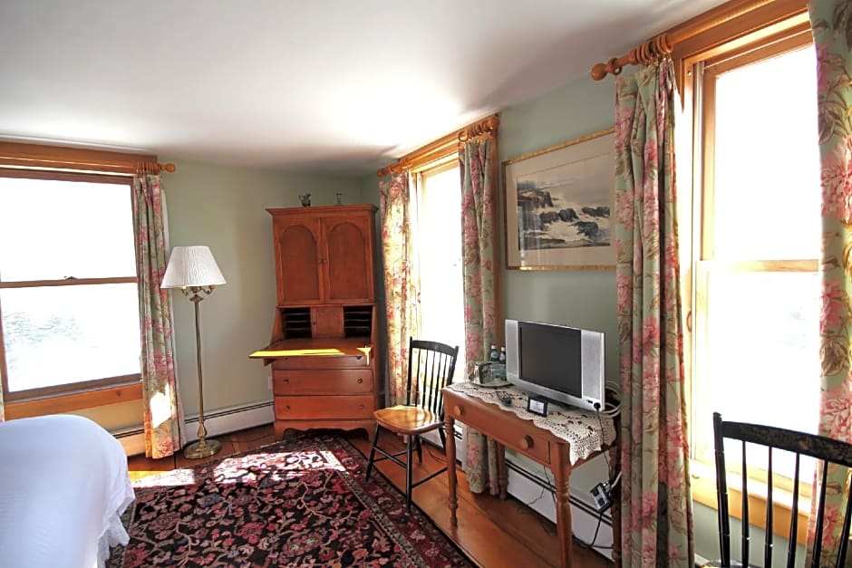 Highland Lake Inn