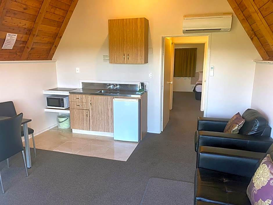 Mountain Chalets Motel