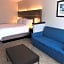 Holiday Inn Express & Suites Roanoke - Civic Center