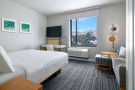 King Studio with Mountain View - Top Floor