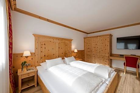 Junior Suite with Balcony and Mountain View