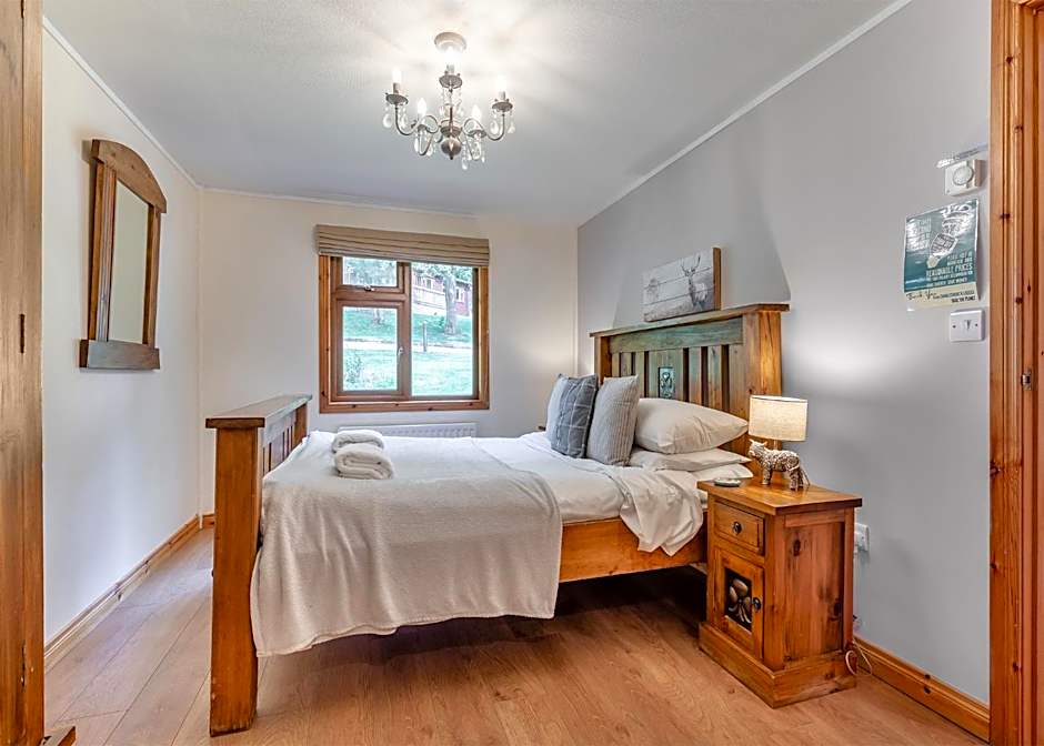 Charlesworth Lodges