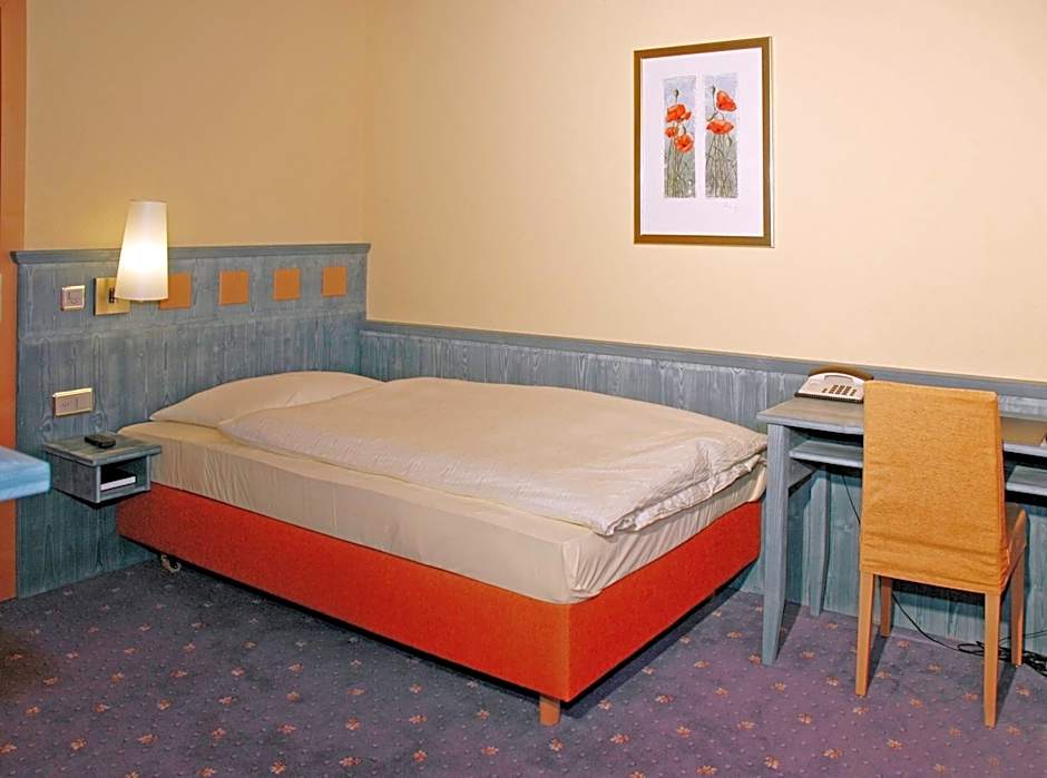 Foto 1 daripada 4 — Single Room