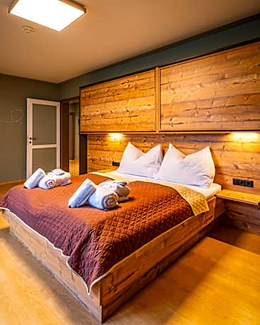 Family Suite (2 Adults + 1 Child)