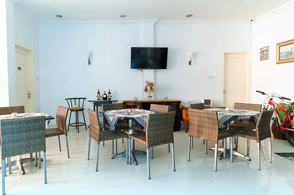 Ge JacMart Homestay Makassar by ZUZU