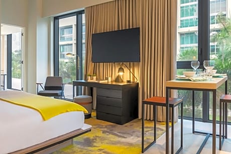 Hyde Corner Suite Ada