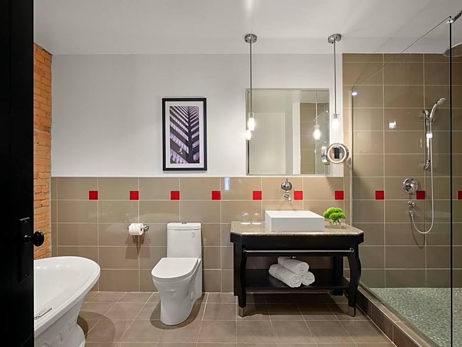 Le Place d Armes Hotel Suites