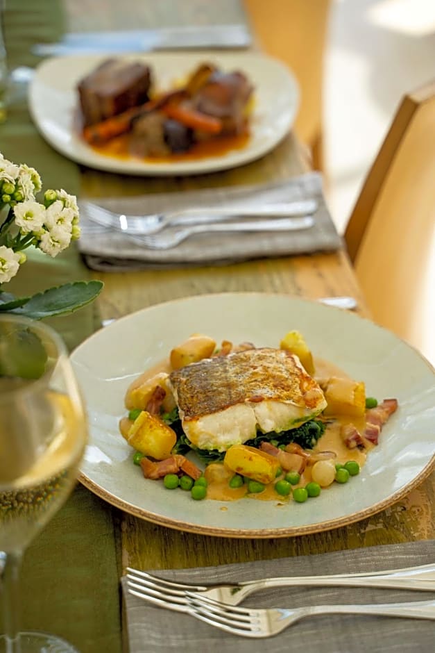 Rising Sun Pub, Restaurant and Rooms