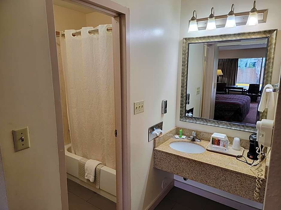 Twin Star Lodge