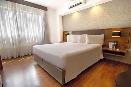 Hotel Deville Curitiba