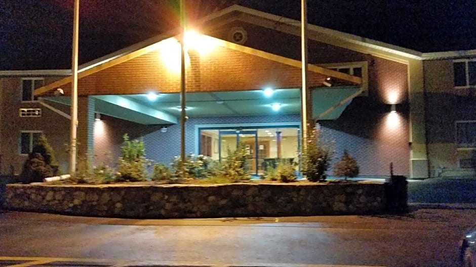 Americas Best Value Inn Foxboro