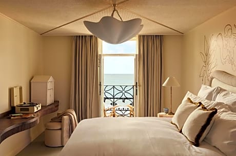 Large Guest Room with Sea View & Balcony