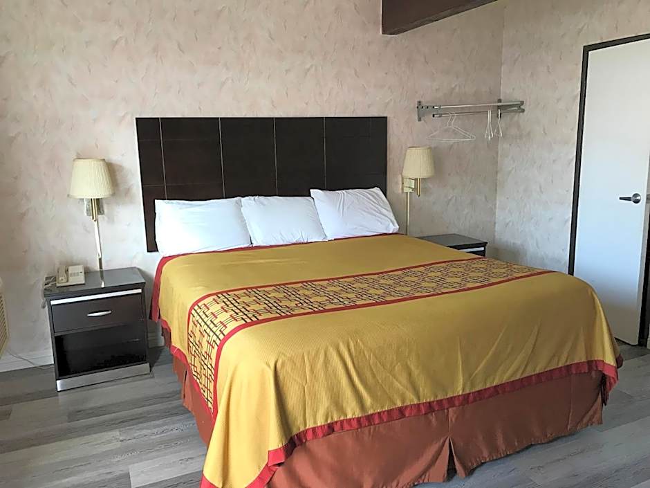 Manhattan Inn & Suites