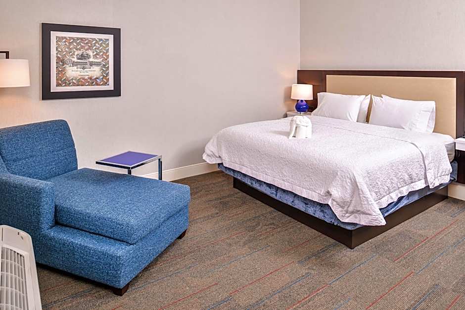 Photo 1 of 11 of 2 Queen Beds, Hearing/Mobility Accessible, Bathtub