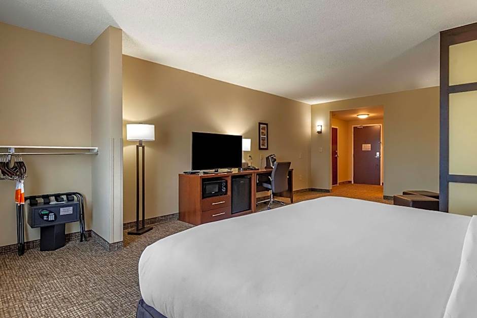 Comfort Suites Huntersville near Lake Norman