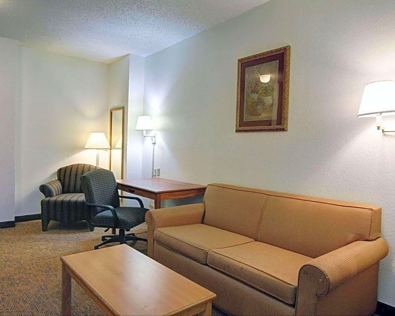 Quality Inn & Suites Airport