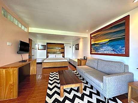 Deluxe Family Room with Free Use of Golf Course
