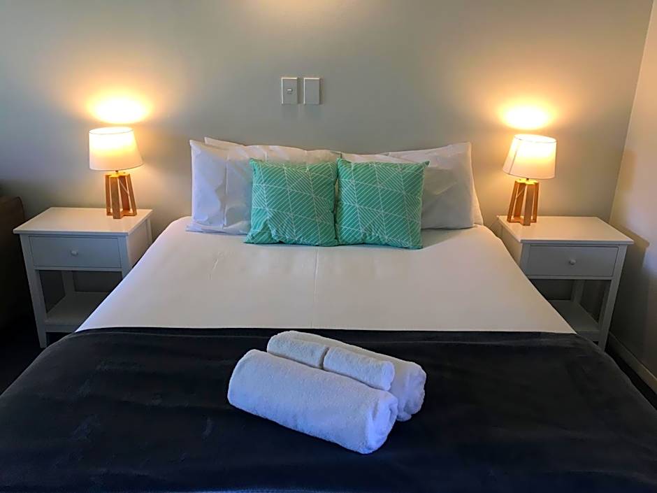 Fairway Motel & Apartments