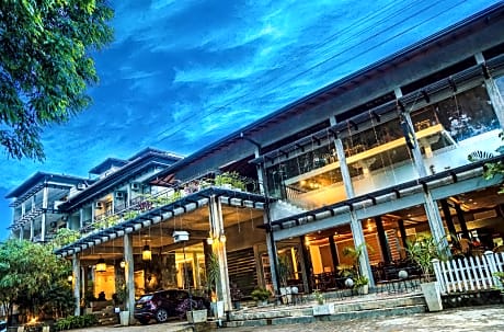 Oak Ray Ella Gap Hotel