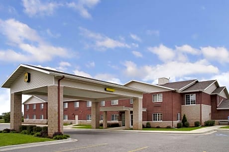 Super 8 by Wyndham Ava