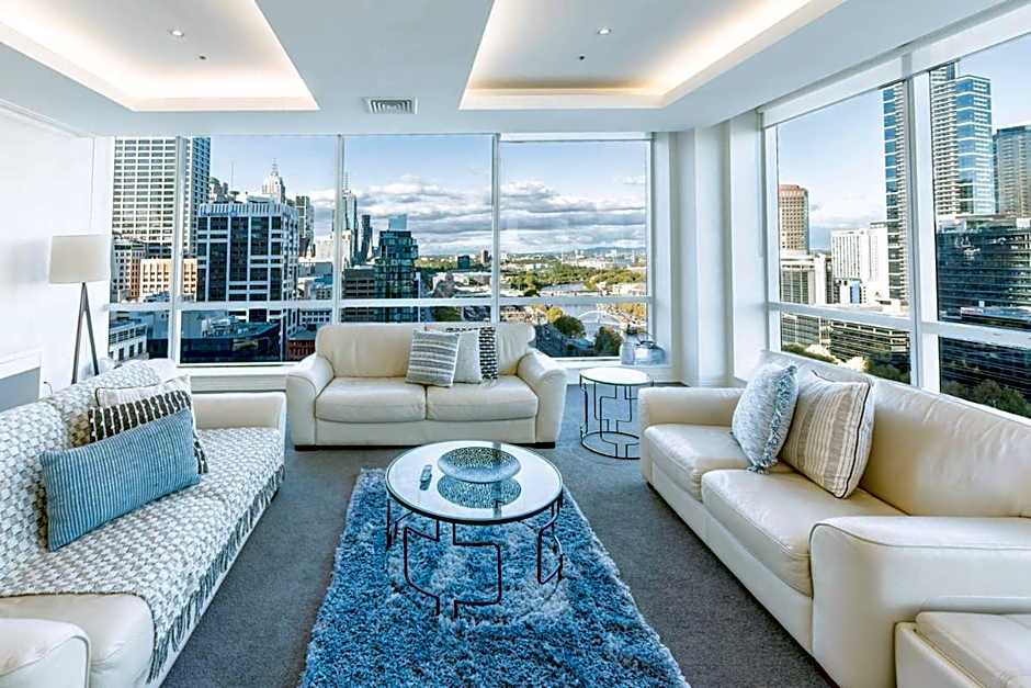 Penthouse 3 bdrm amazing views opposite casino