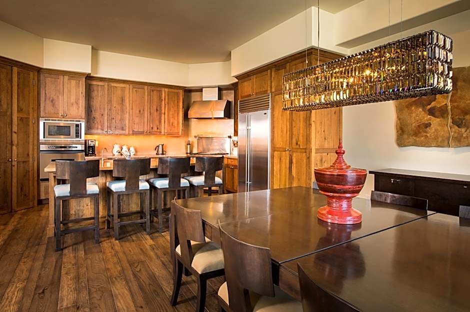 Bachelor Gulch Village