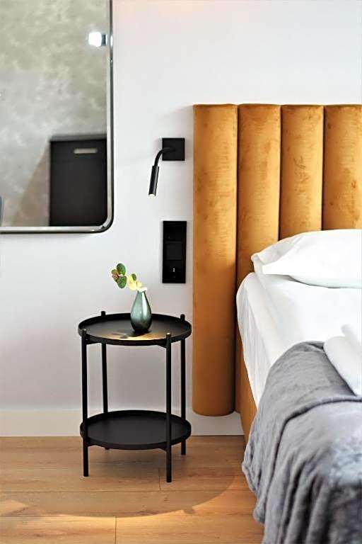 Patio Riverfront Aparthotel