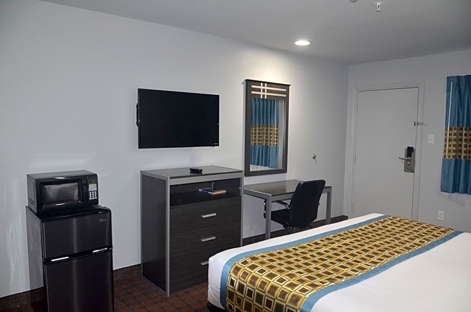 Travelers Inn