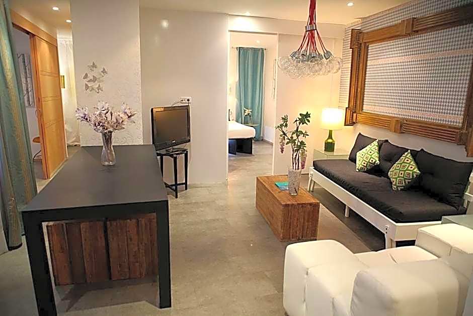 ApartaSuites Satellite by Abalu Hotels