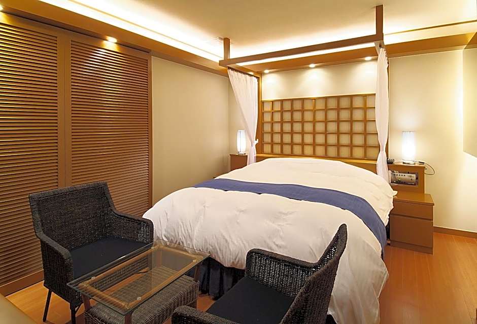 hotelLUANA 18歳未満入場禁止
