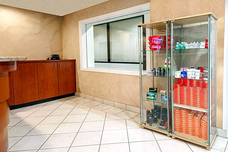 Super 8 by Wyndham Edmonton/West