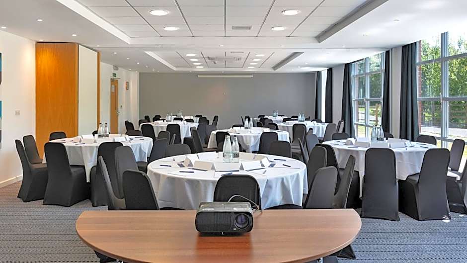 Holiday Inn Express Leigh - Sports Village By IHG